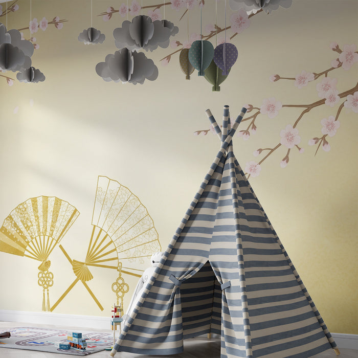 Papier peint chambre bébé | Fleurs de cerisier et éventails dorés sur fond doux