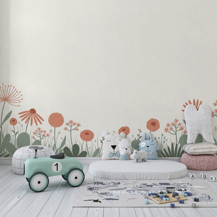 Papel pintado infantil | Flores delicadas y follaje suave sobre fondo crema