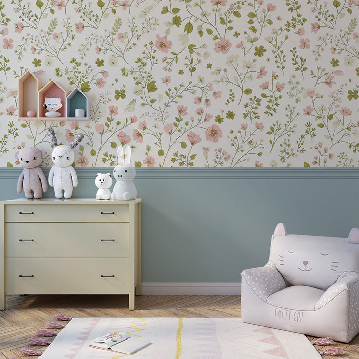 Papel de parede para quarto de bebé | Flores delicadas e folhagem pastel sobre fundo claro