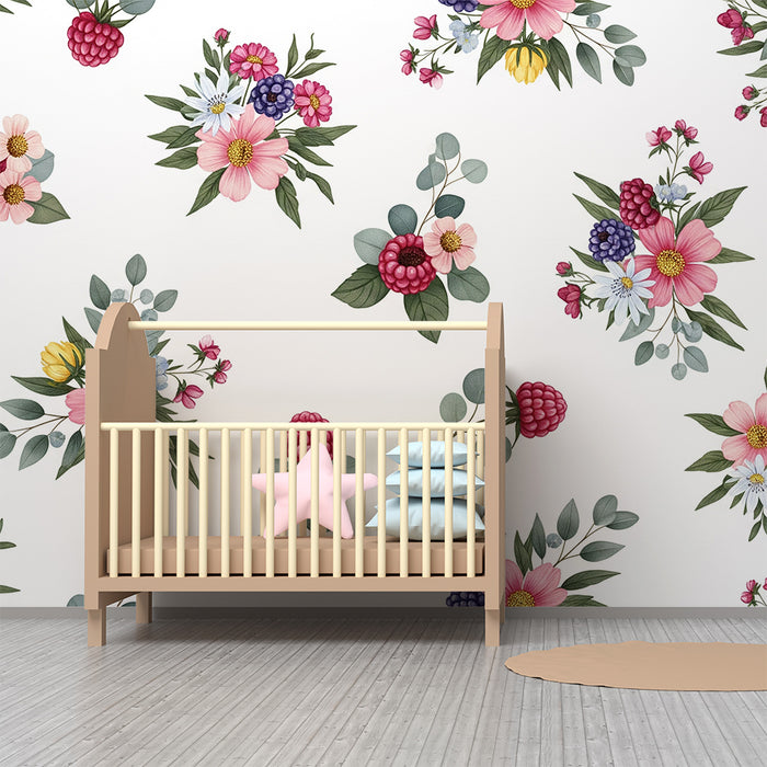 Papel de parede quarto bebê | Flores delicadas e framboesas em fundo branco