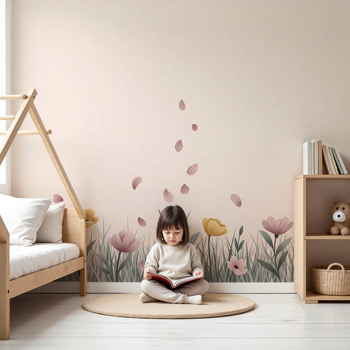 Papier peint chambre bébé | Fleurs délicates et pétales flottants sur fond doux