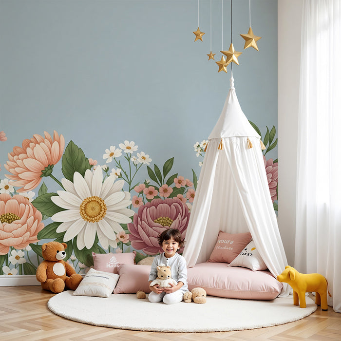 Papel de parede para quarto de bebé | Flores delicadas sobre fundo azul num ambiente tranquilo