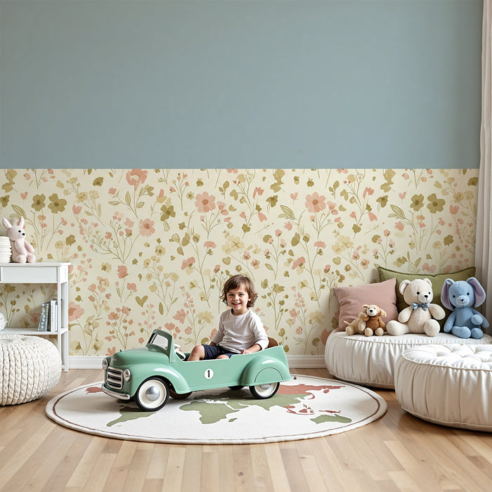 Papier peint chambre bébé | Fleurs délicates sur fond crème avec touche de bleu