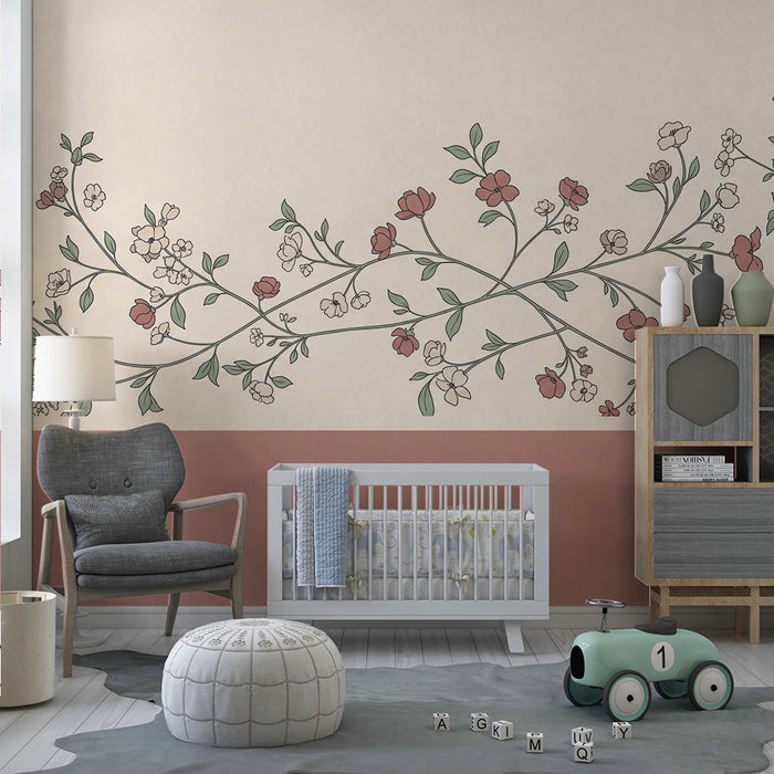 Babyværelses tapet | Blomster i bløde nuancer med en terrakotta detalje