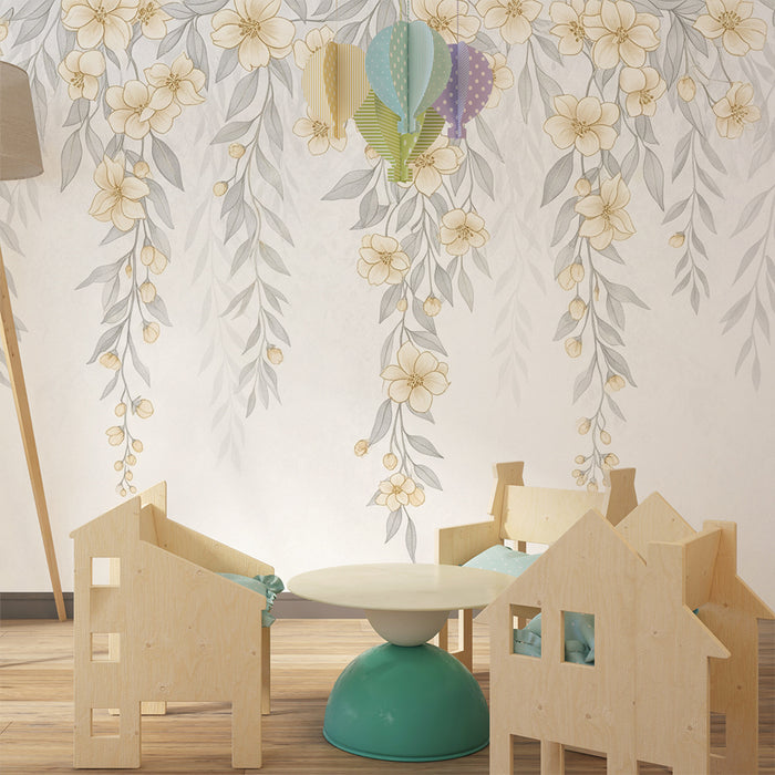 Babykamer behang | Gele bloemen en grijze bladeren in pastelkleuren