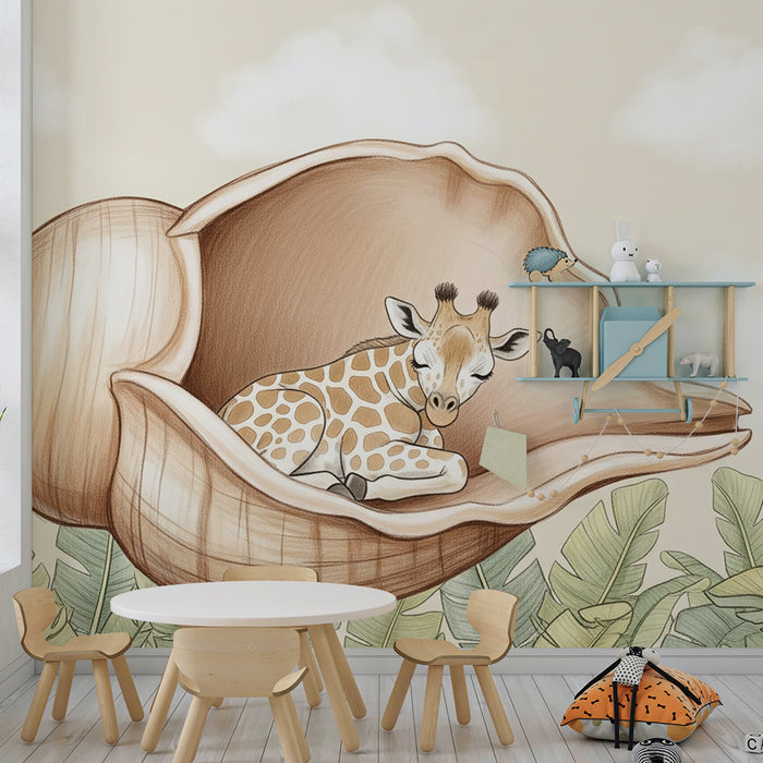 Papier peint chambre bébé | Girafe endormie dans une coquille