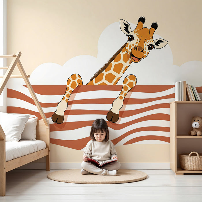 Papel de parede para quarto de bebé | Girafa brincalhona sobre fundo suave e nublado