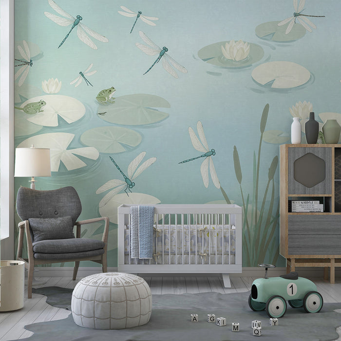 Papier peint chambre bébé | Grenouilles et libellules sur un étang paisible