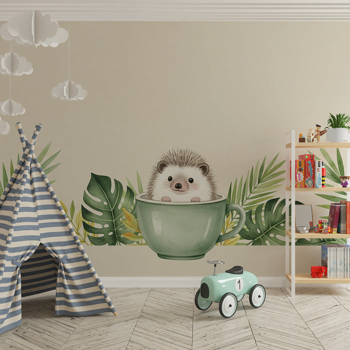 Papel de parede quarto bebê | Srčkan ježek v skodelici obdan z tropskim listjem