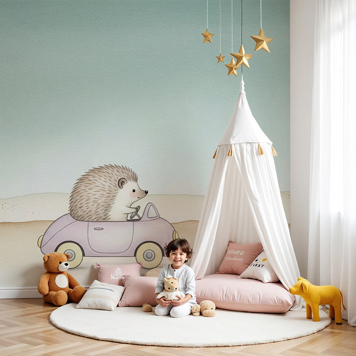 Papel de parede quarto bebê | Ouriço bonito no carro