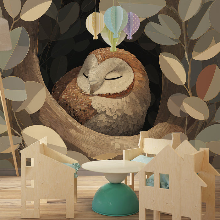 Papier peint chambre bébé | Hibou endormi dans un arbre entouré de feuillage doux