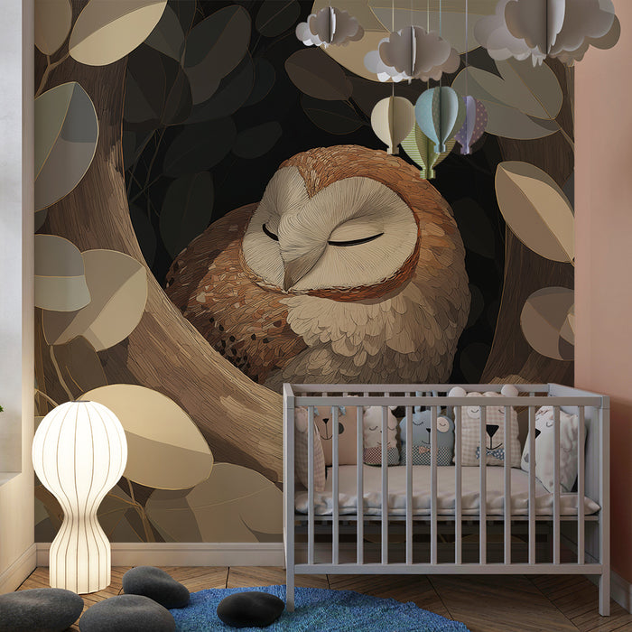Papier peint chambre bébé | Hibou endormi dans un arbre entouré de feuillage doux