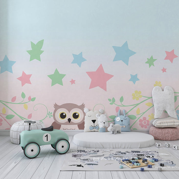 Babykamer behang | Schattige uil en kleurrijke sterren op een pastel achtergrond