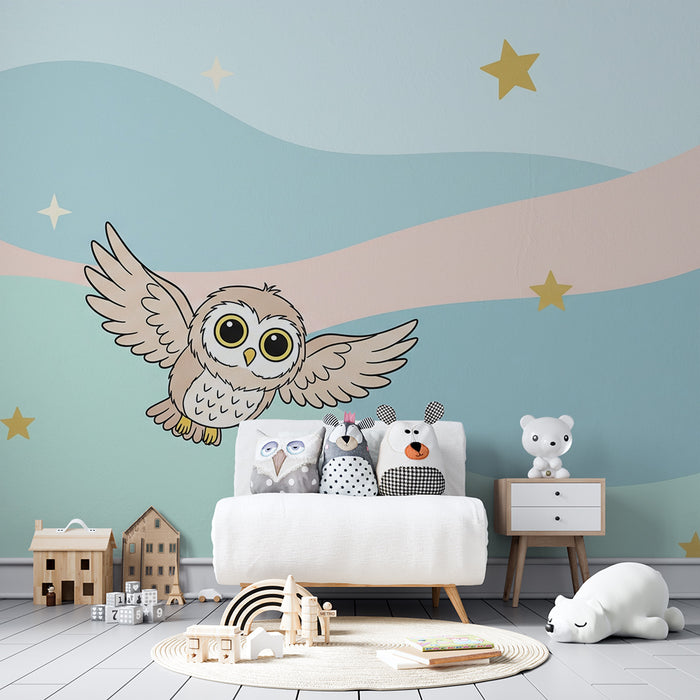 Barntapet | Flygande uggla på en pastellstjärnbakgrund