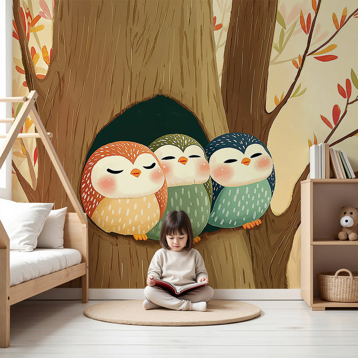 Babykamer behang | Slapende uilen in een boom met gekleurde bladeren