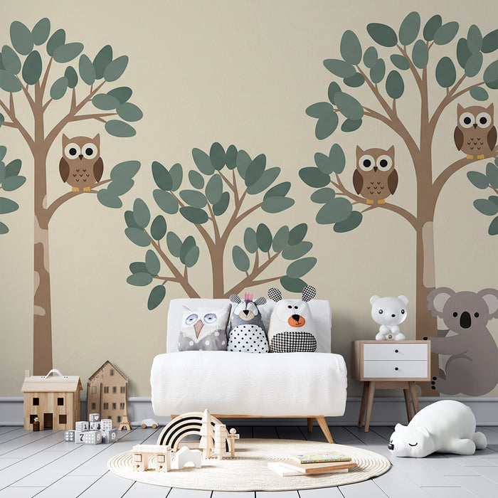Papier peint chambre bébé | Hiboux et koala dans un décor d'arbres apaisants