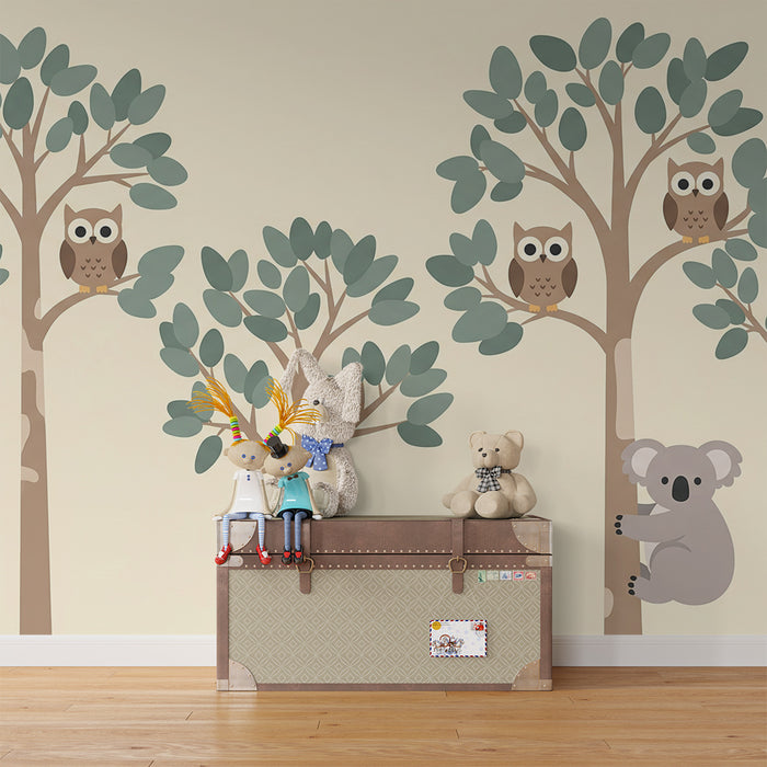 Papier peint chambre bébé | Hiboux et koala dans un décor d'arbres apaisants