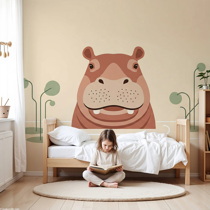 Barntapet | Söt flodhäst i lugn vattenmiljö