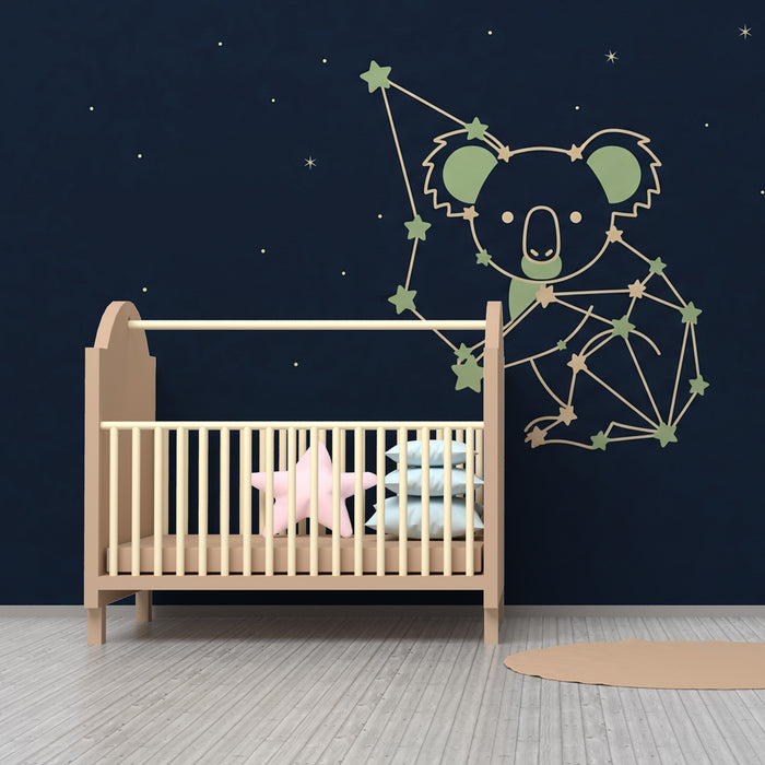 Carta da parati bambini | Koala e costellazioni sotto un cielo stellato