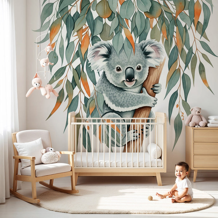Babyzimmer-Tapete | Niedlicher Koala auf einem Baum mit bunten Blättern