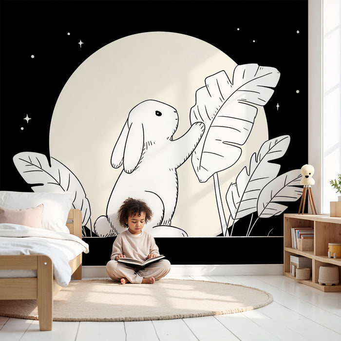 Barntapet | Nyfiken kanin under månen med tropiskt lövverk