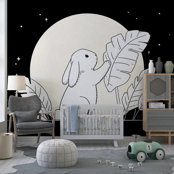 Barntapet | Nyfiken kanin under månen med tropiskt lövverk