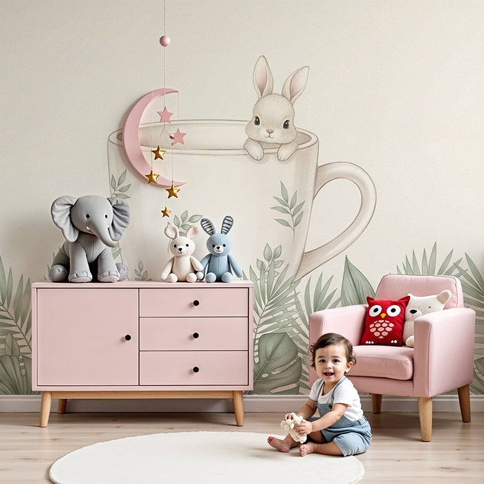 Papier peint chambre bébé | Lapin mignon dans une tasse avec feuillage tropical