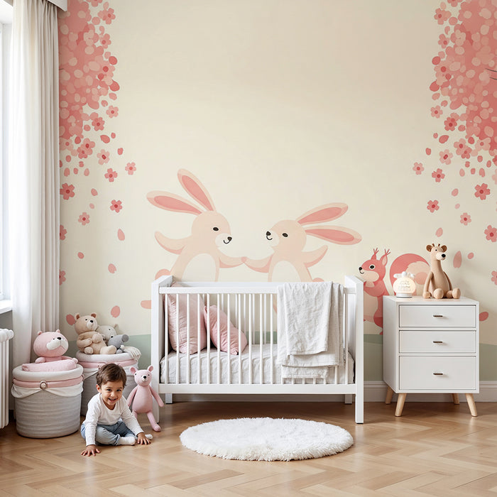 Papier peint chambre bébé | Lapins dans un jardin fleuri avec un écureuil espiègle