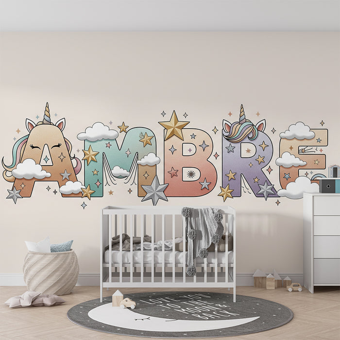 Lastenhuoneen tapetti | Värikkäät kirjaimet yhdessä yksisarvisen ja kimaltelevien tähtien kanssa