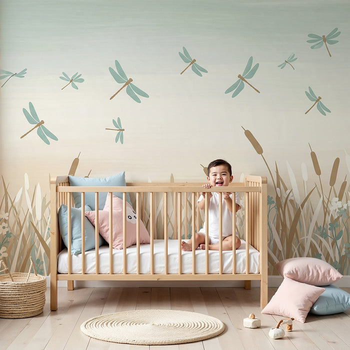 Papier peint chambre bébé | Libellules dans un champ de fleurs délicates