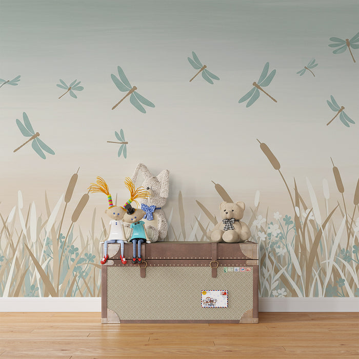 Papier peint chambre bébé | Libellules dans un champ de fleurs délicates
