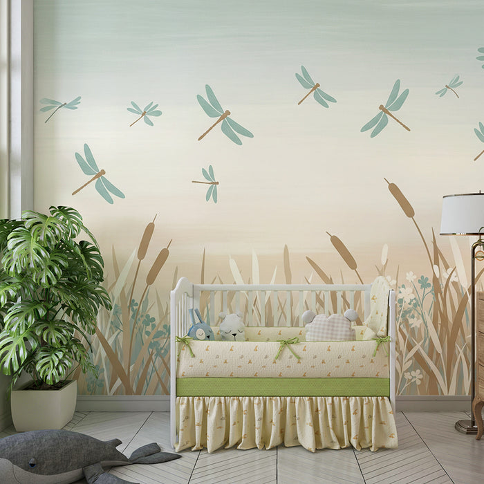 Papier peint chambre bébé | Libellules dans un champ de fleurs délicates