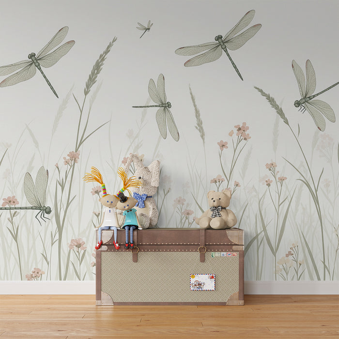 Papier peint chambre bébé | Libellules délicates dans un champ de fleurs pastel