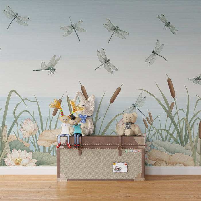 Papier peint chambre bébé | Libellules et fleurs de lotus au bord de l'eau