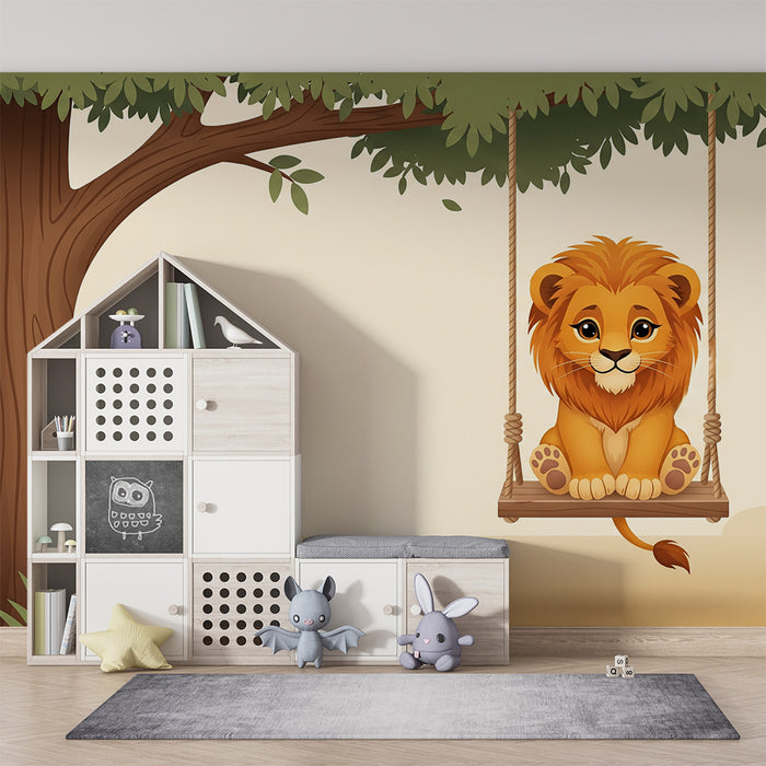 Papel de parede para quarto de bebé | Leão fofo num baloiço debaixo de uma árvore