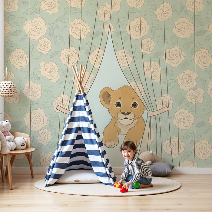 Lastenhuoneen tapetti | Utelias leijonanpentu kukkakuvioisten verhojen takana
