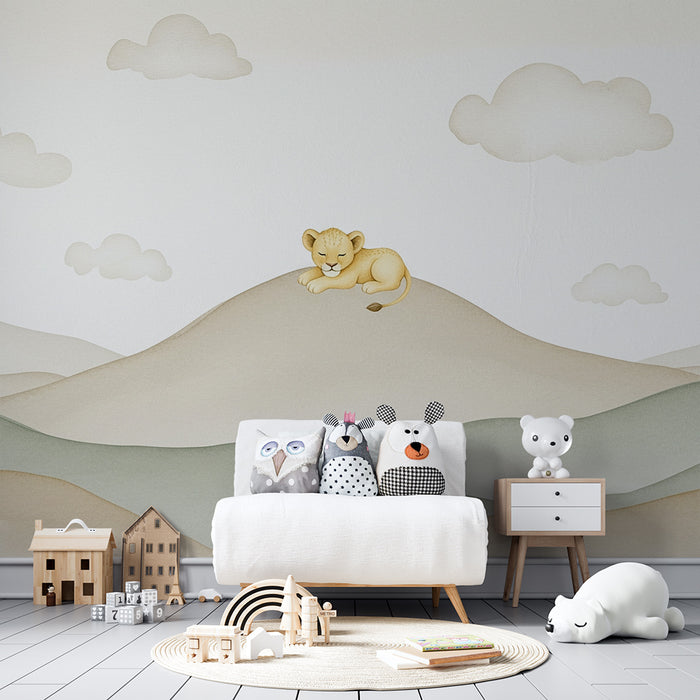 Lastenhuoneen tapetti | Rauhallinen leijonanpentu kukkuloilla