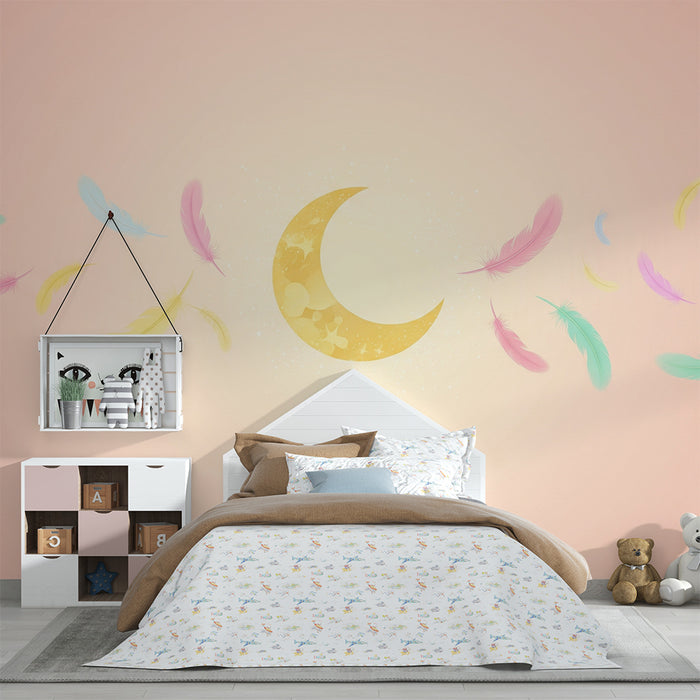Børneværelse tapet | Gylden måne og farverige fjer på lyserød baggrund