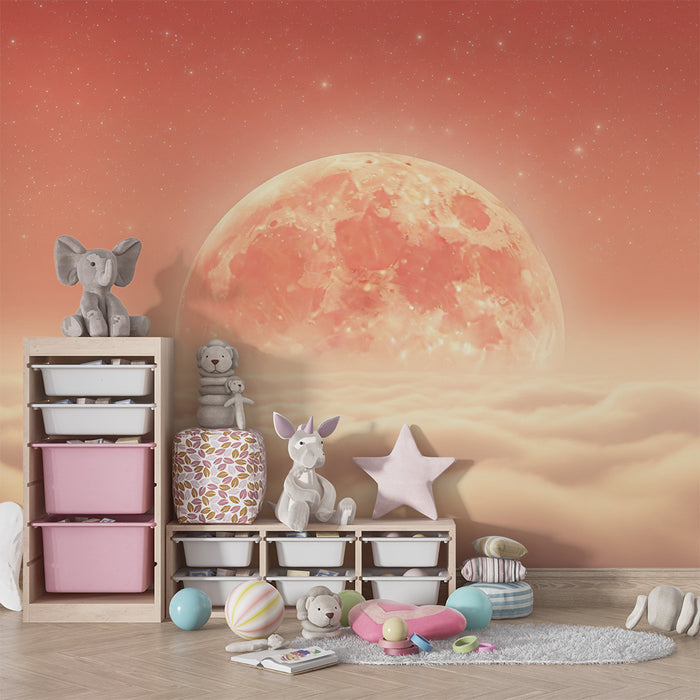 Papel de parede quarto bebê | Lua rosa emergindo das nuvens sob um céu estrelado