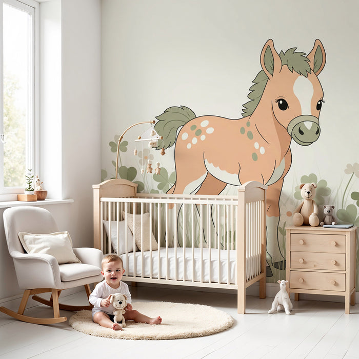 Papier peint chambre bébé | Mignon poulain au milieu des fleurs et trèfles