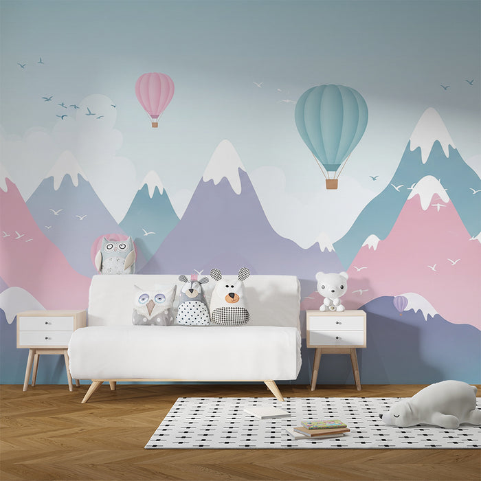 Barnrumstapet | Pastellberg och luftballonger i en lugn himmel
