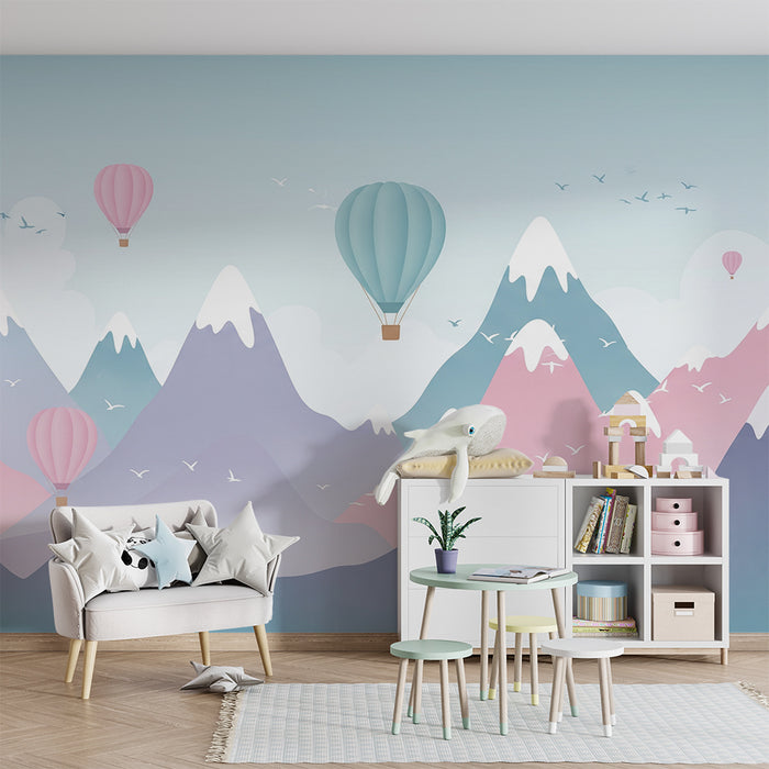 Barnrumstapet | Pastellberg och luftballonger i en lugn himmel