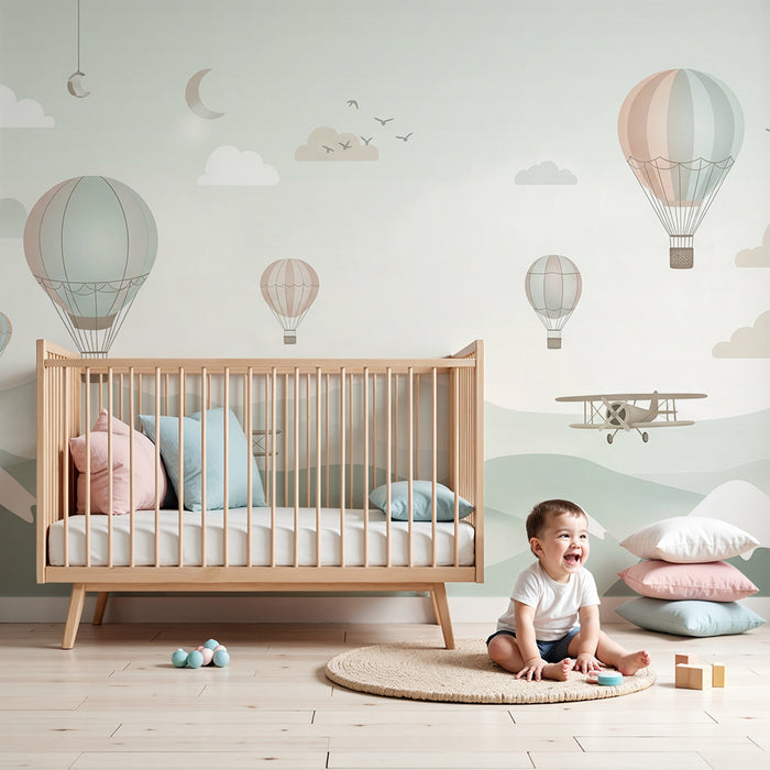 Papier peint chambre bébé | Montgolfières et avions dans un ciel apaisant