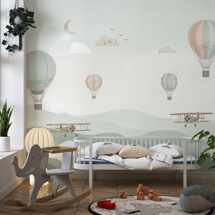 Papier peint chambre bébé | Montgolfières et avions dans un ciel apaisant