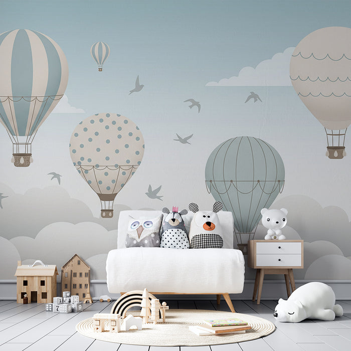 Papier peint chambre bébé | Montgolfières flottantes dans un ciel doux