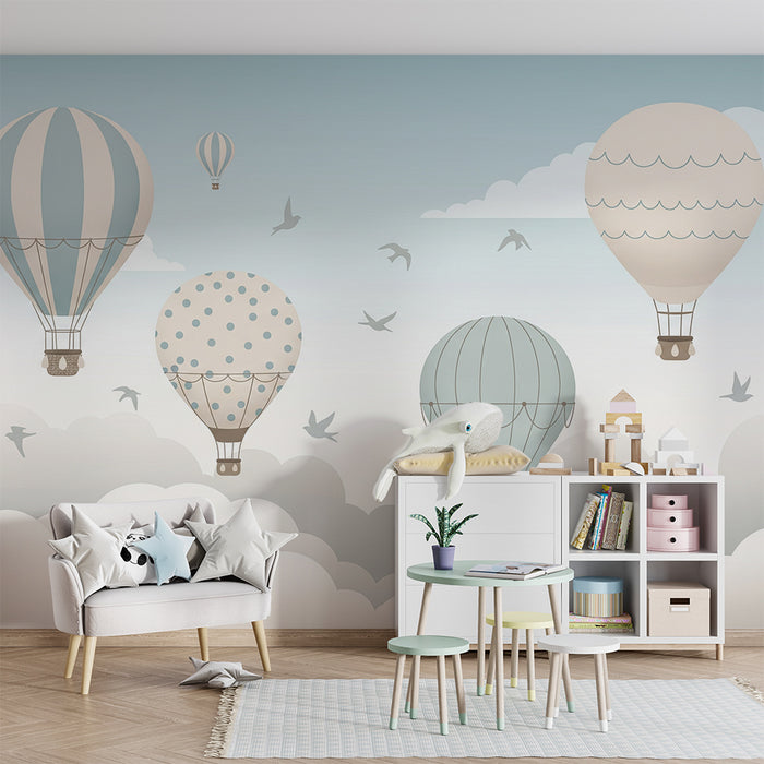 Papier peint chambre bébé | Montgolfières flottantes dans un ciel doux