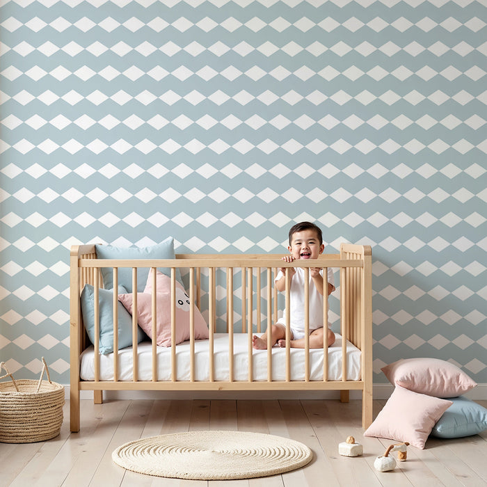 Papel de parede para quarto de bebé | Padrão suave de losangos em azul e branco