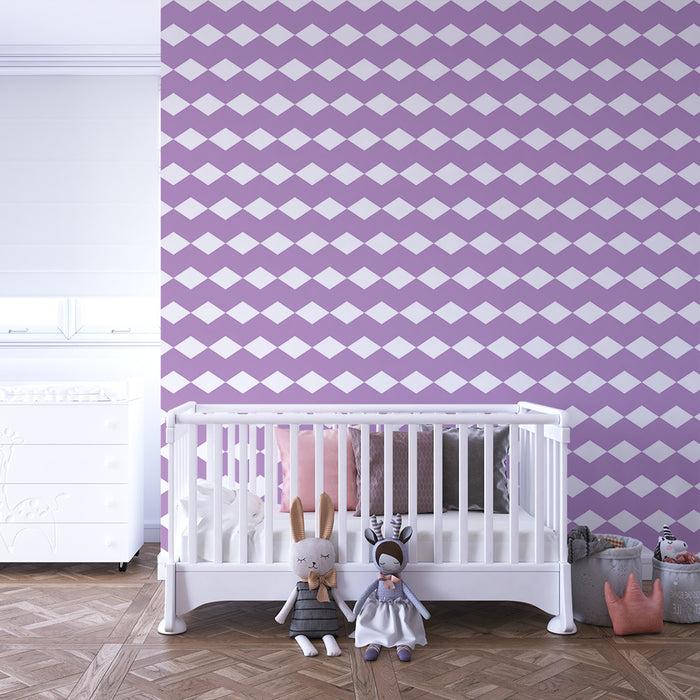 Papel de parede para quarto de bebé | Padrão geométrico de losangos em roxo e branco