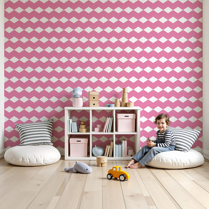 Papel de parede para quarto de bebé | Losangos cor-de-rosa e brancos para um ambiente suave