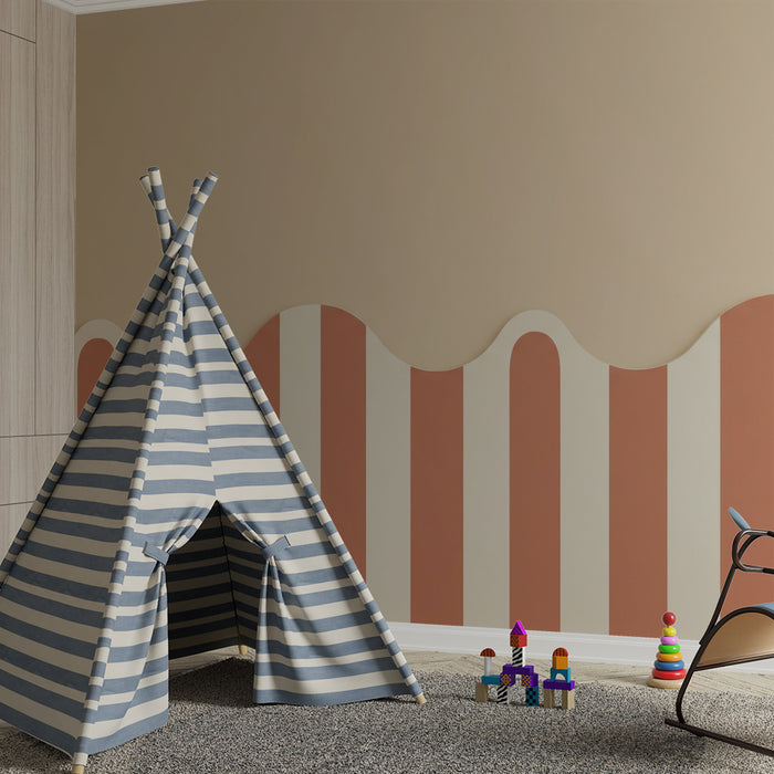 Papier peint chambre bébé | Motif rayé avec vagues en terracotta et crème